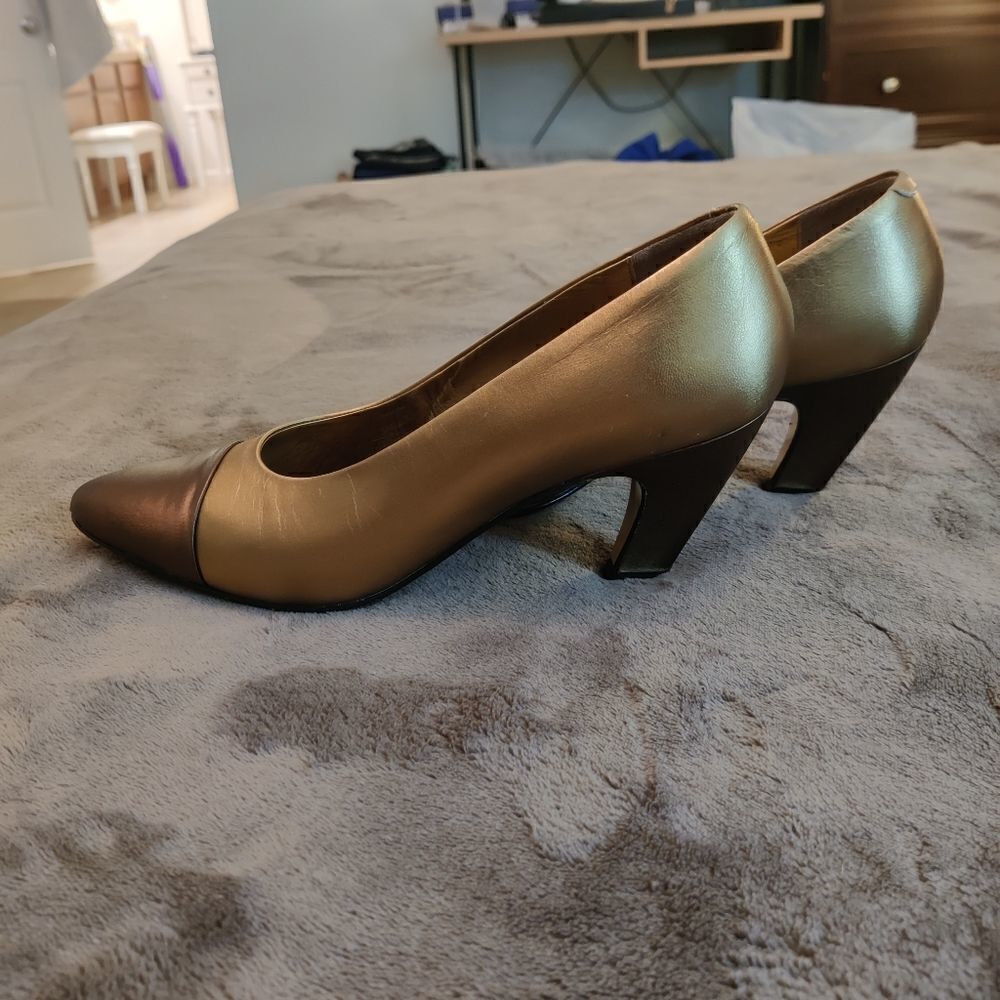 PALOMA two tone gold patent leather and satin heels vintage 7.5